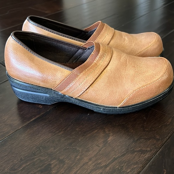 Easy street slip resistant brown slip on 9 - Picture 2 of 11